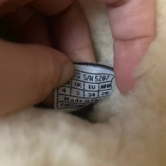 UGG Deme boots 5207 sz 4kids fits to sz 6W - Picture 6 of 6